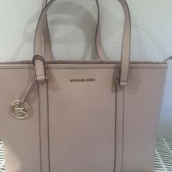 Michael Kors Purse. 