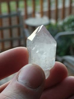 Quartz crystals for 1$