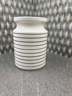 Glass vase for floral arrangement