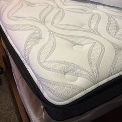 Queen Size Bed Moving Sell