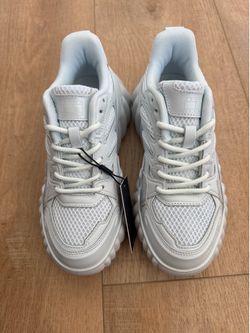 Tommy Hilfiger Women’s CLOUD SOLE LEATHER SNEAKER Light blue size 6