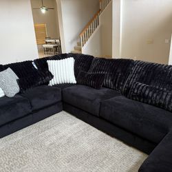 Black Sectional Couch 