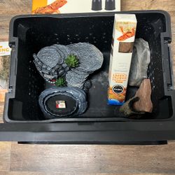 Reptiles Supplies Brand New / Feeding Box 