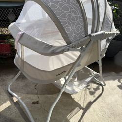 Bassinet ( Dream On Me ) Brand 