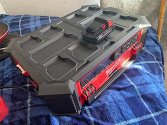 Milwaukee speaker & battery