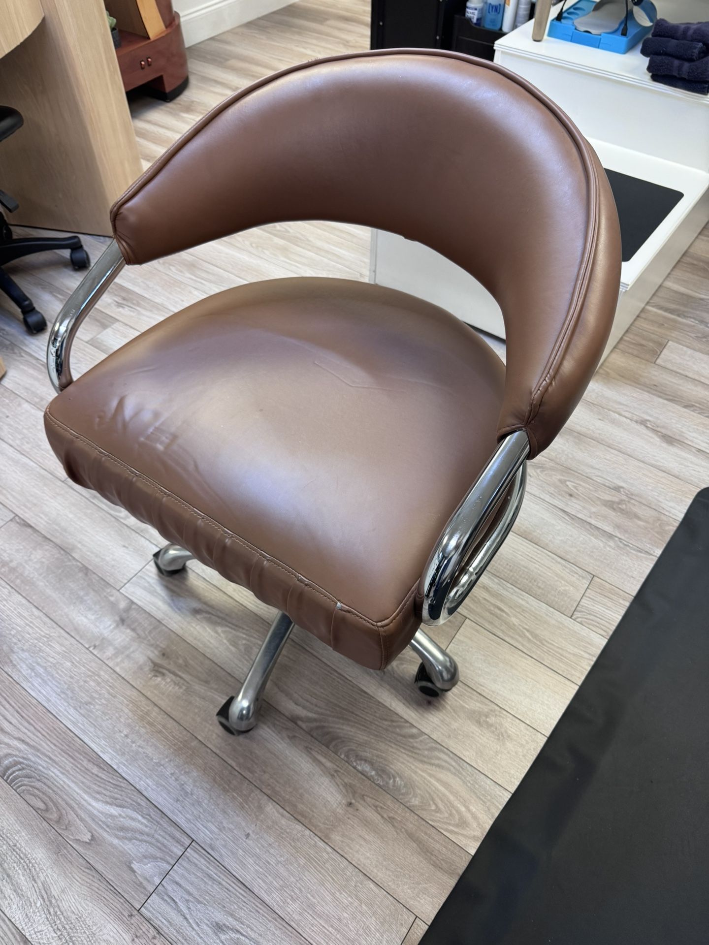 Nail Station Chair