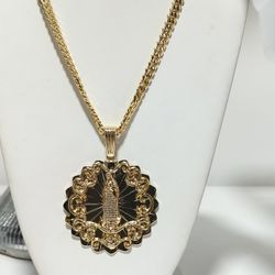 14k gold-plated 8mm Cuban Link chain and pendant