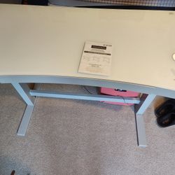 Tresanti Adjustable Height Table