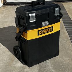 DeWalt 16” Cantilever 4-in-1 Cantilever Tool Box Mobile Work Center