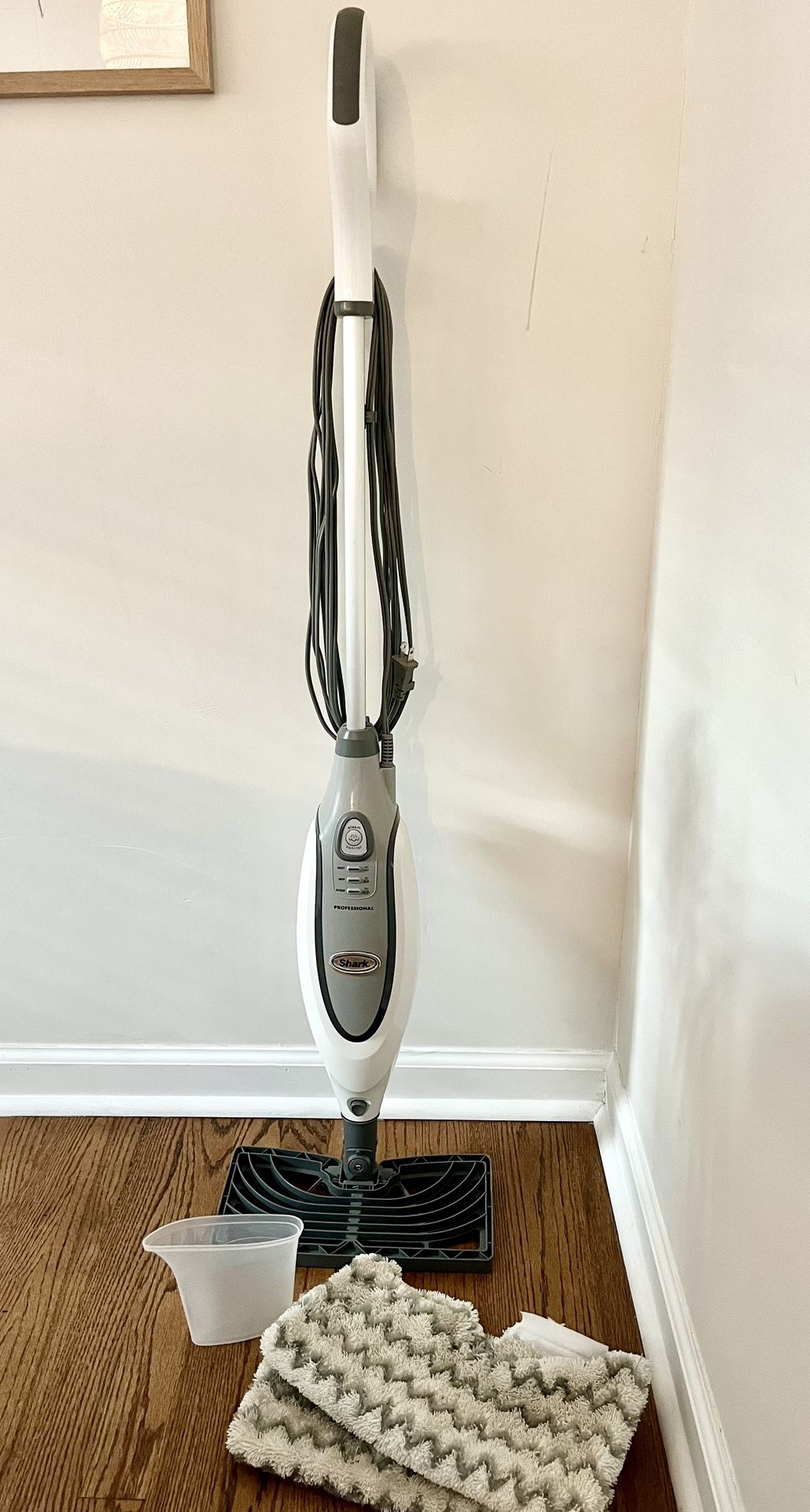 Shark steam mop with 2 washable pads - great condition!