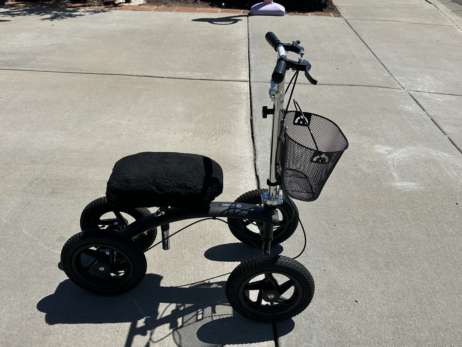 BodyMed All-Terrain Knee Walker, Barely Used, Like New, With Knee Pad