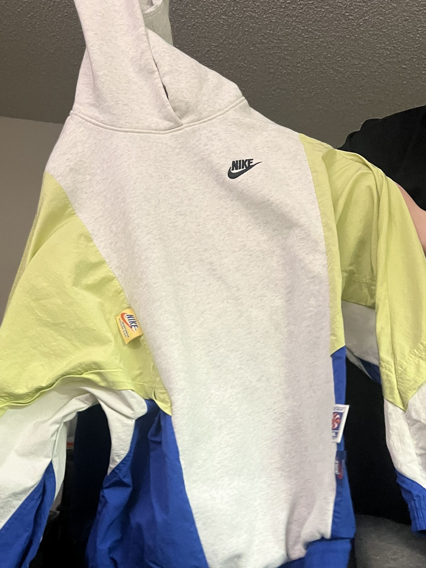 Nike Hoodie Vintage Women’s Medium