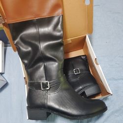 I'm selling new women's boots, size 8, brand St. John's Bay.