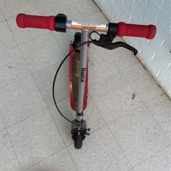 Razor Black Label E100 Electric Scooter 