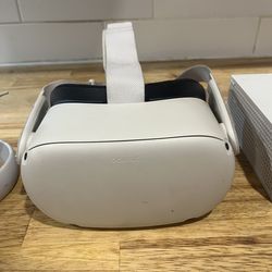 Meta quest 2 negotiable, no problems comes with extra face pieces