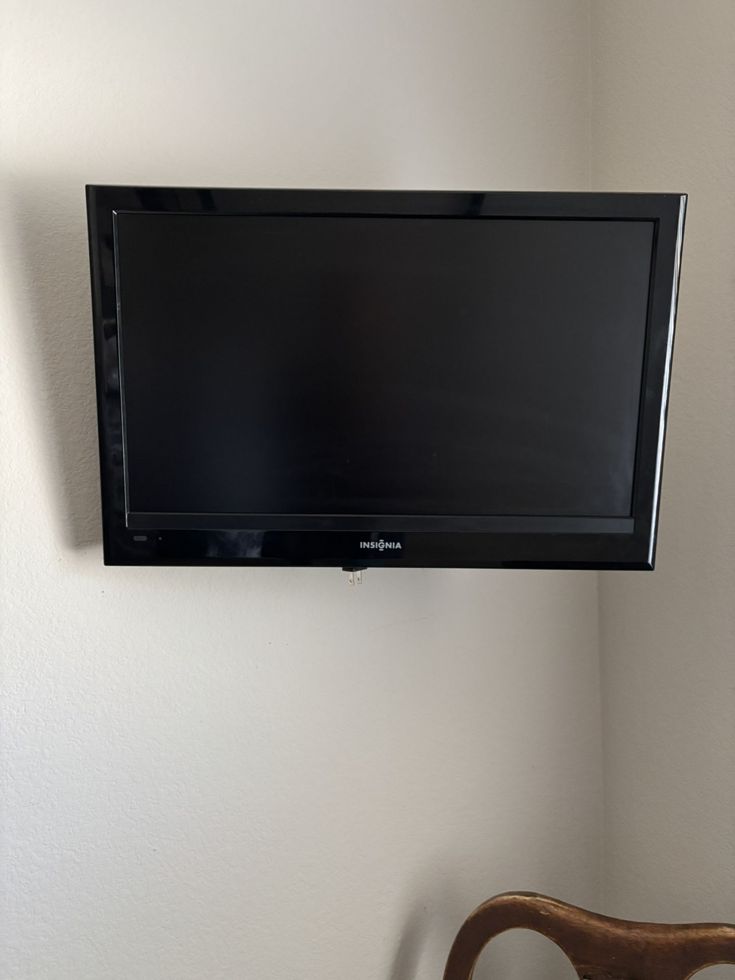 25inch TV & Wall Mount For Sale