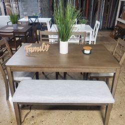 Beautiful 6 Pc Dining Set With Bench (New)