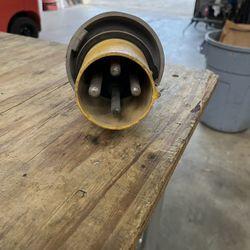 Hubbell 100 Amp Plug