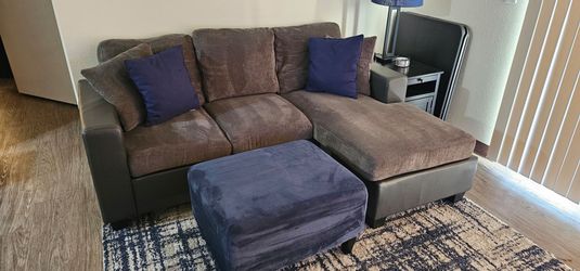 Couch with reversible chaise