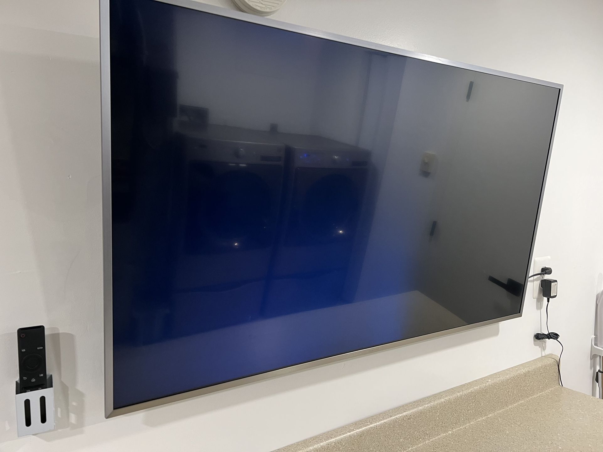 Samsung Smart TV 50” UN49MU7000F Blue Flashing Screen
