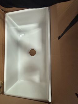 White farmhouse kitchen sink
