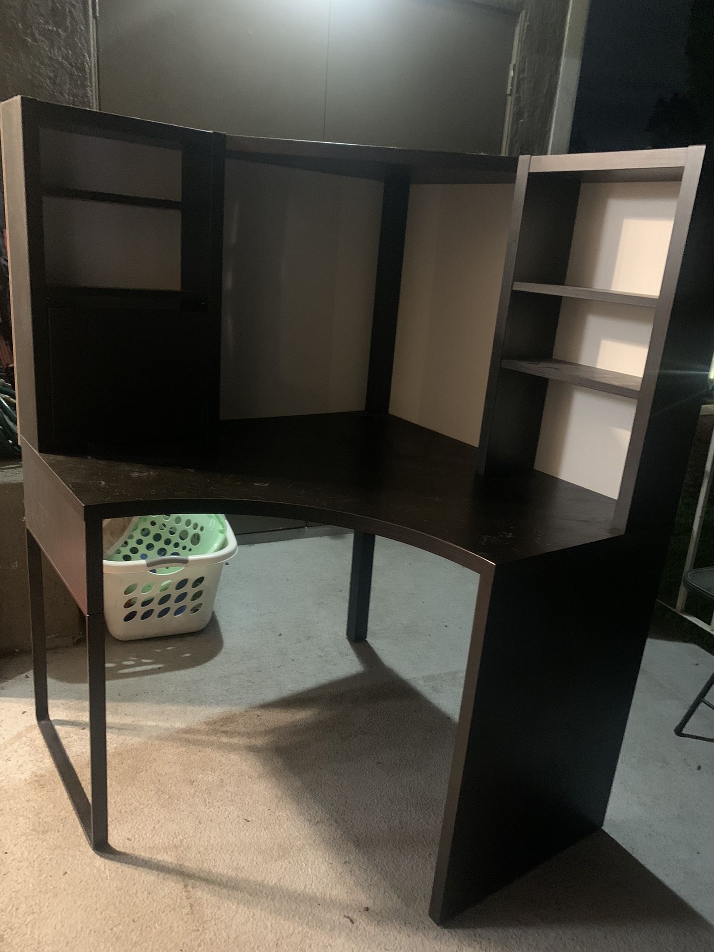 IKEA corner Desk w. Hutch