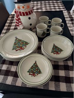 Christmas tree holiday plate set