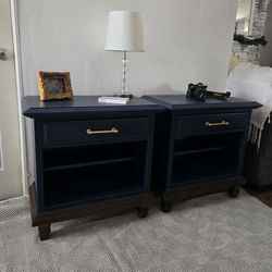 Set of 2 nightstands