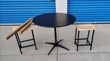 Cocktail Table Set.