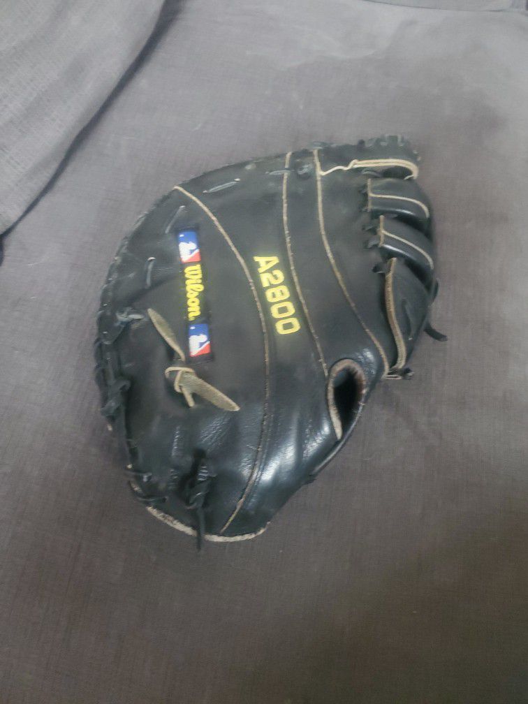 Wilson A2800 1st Base Glove