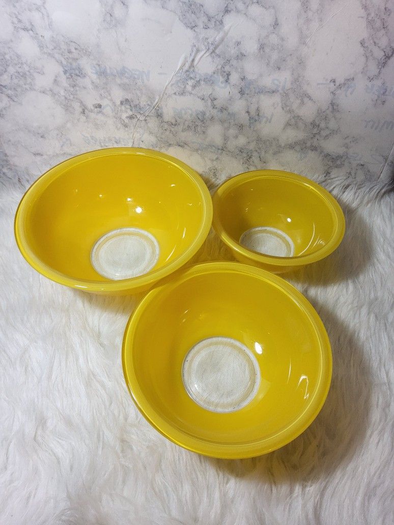 Vintage 80s Pyrex Yellow Glass Mixing Bowl set Clear Bottom,Large