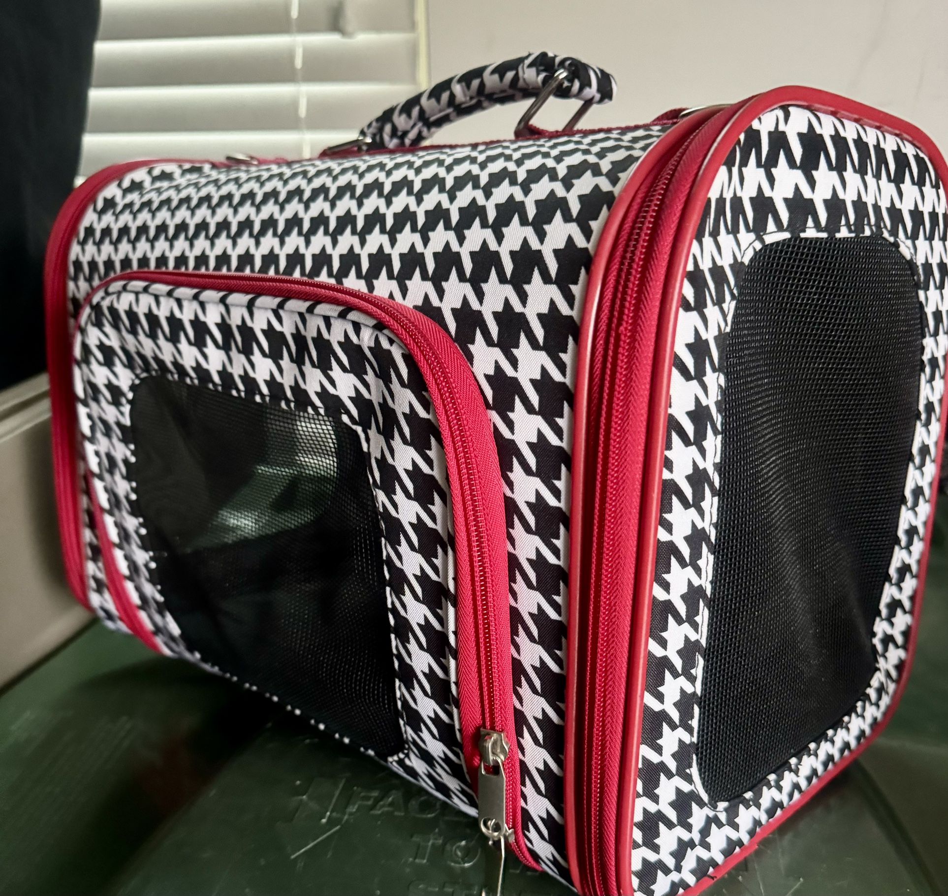 Black & White Houndstooth Fashion Transport Bag For Pets, 16”x11”x12”