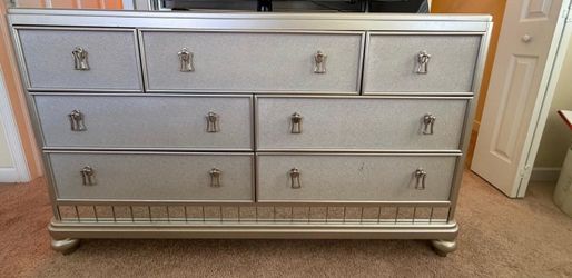 King Bedroom Set with Nightstands