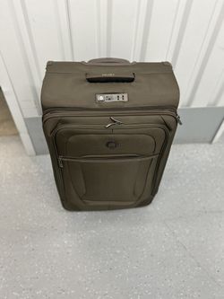 Delsey 26 Inch Large Luggage Great Condition 