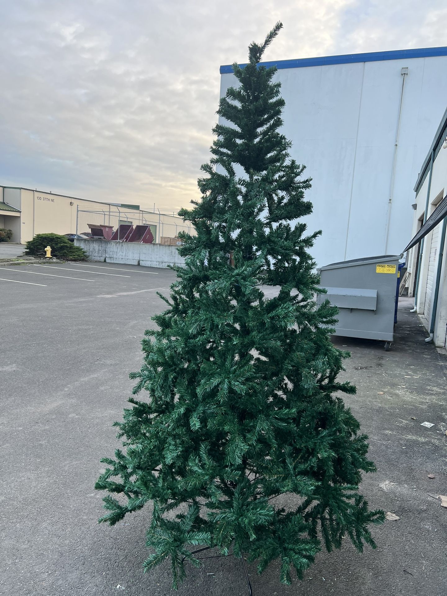 9’ Artificial Tree