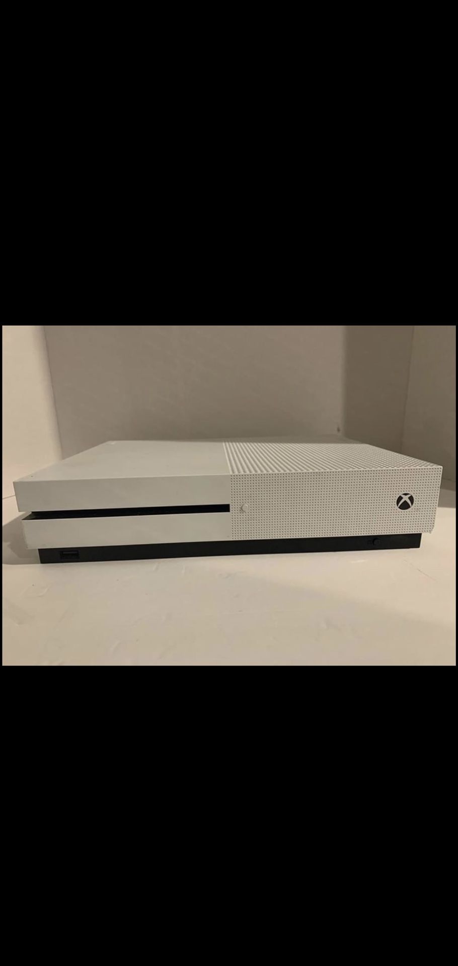 Xbox One S 1Tb/With power cable & controller