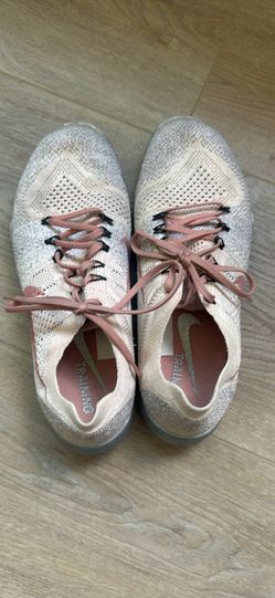 Nike women’s pink shoes sz 8.6