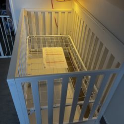 Baby crib (White) 