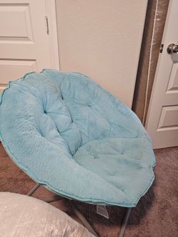 Comfy saucer chair