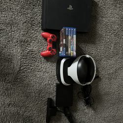 PS4 CONOLE w VR HEADSET/VR AIM CONTROLLER 
