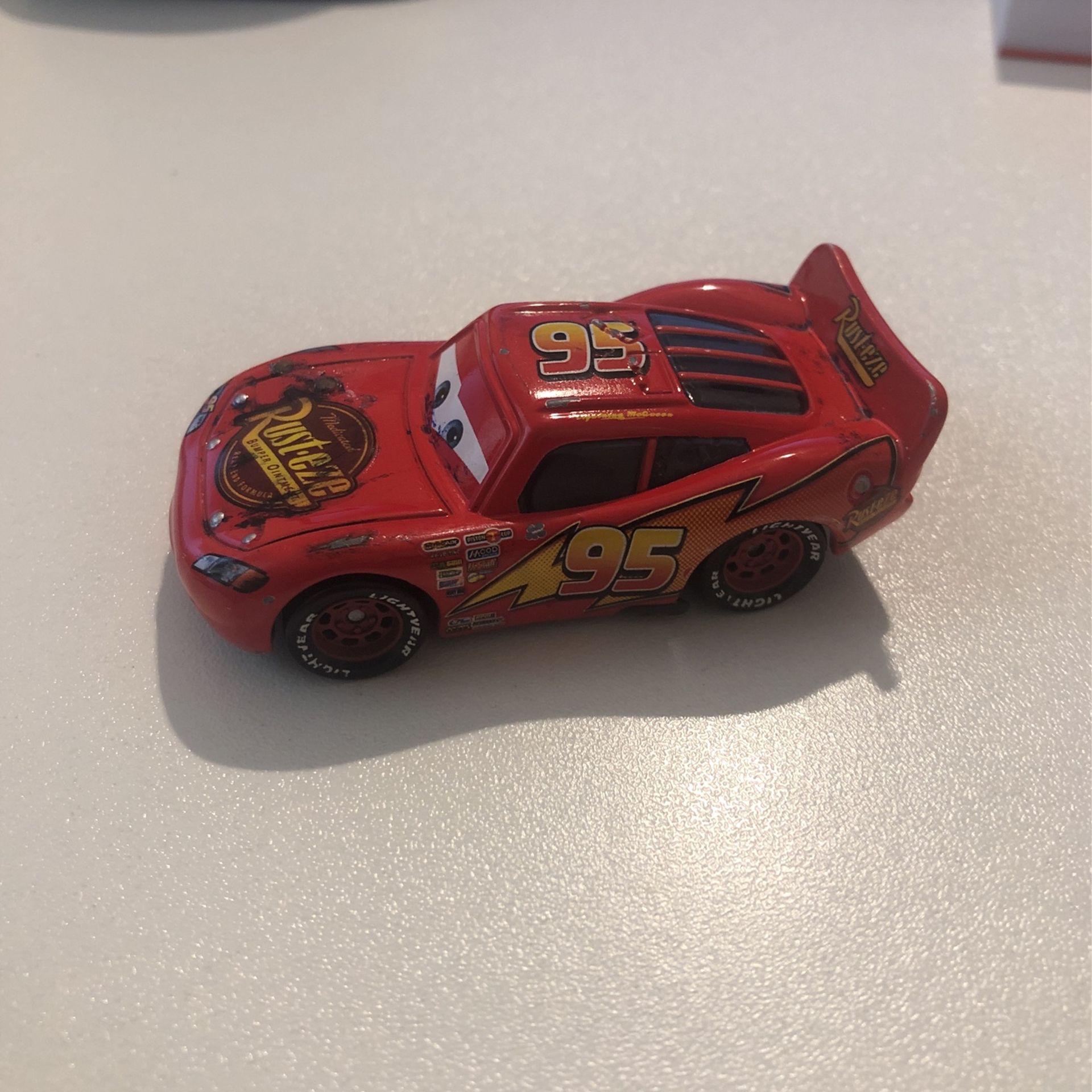 Disney Pixar Cars LIGHTNING MCQUEEN