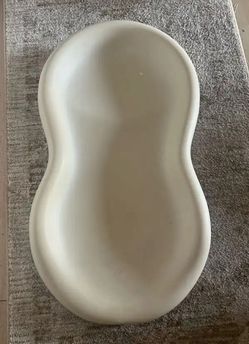 Keekaroo peanut baby changer