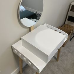 Girls Vanity makeup Table 