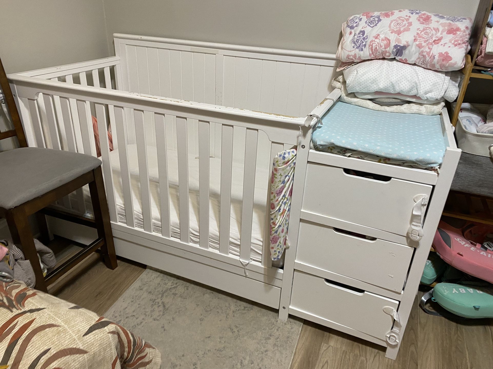 Graco Baby Bed Crib With Matress And Changing Table 