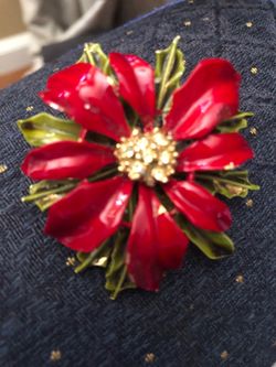 VINTAGE POINSETTIA BROOCH