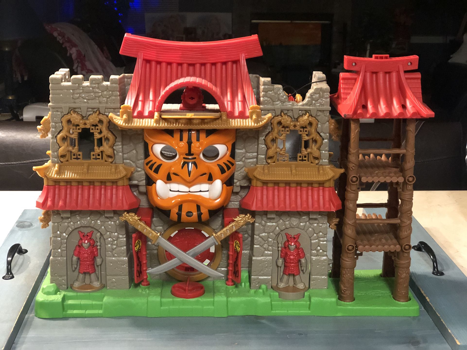 Fisher Price Imaginext Samurai Ninja Warrior Castle