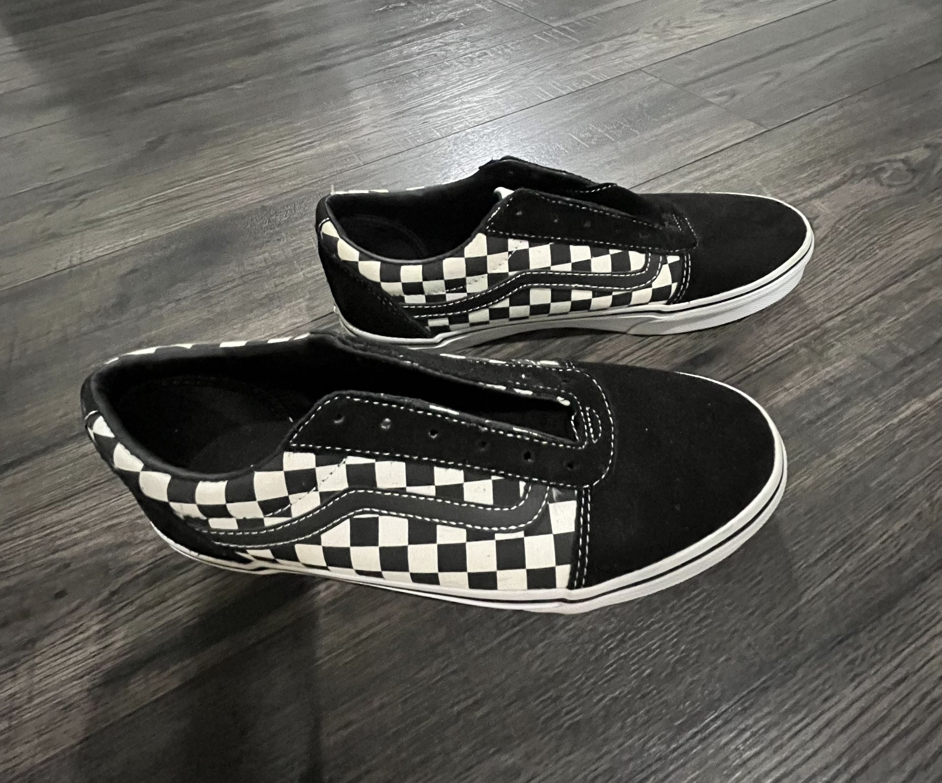 VANS - Checkered  SIZE 6Y BLACK AND WHITE 