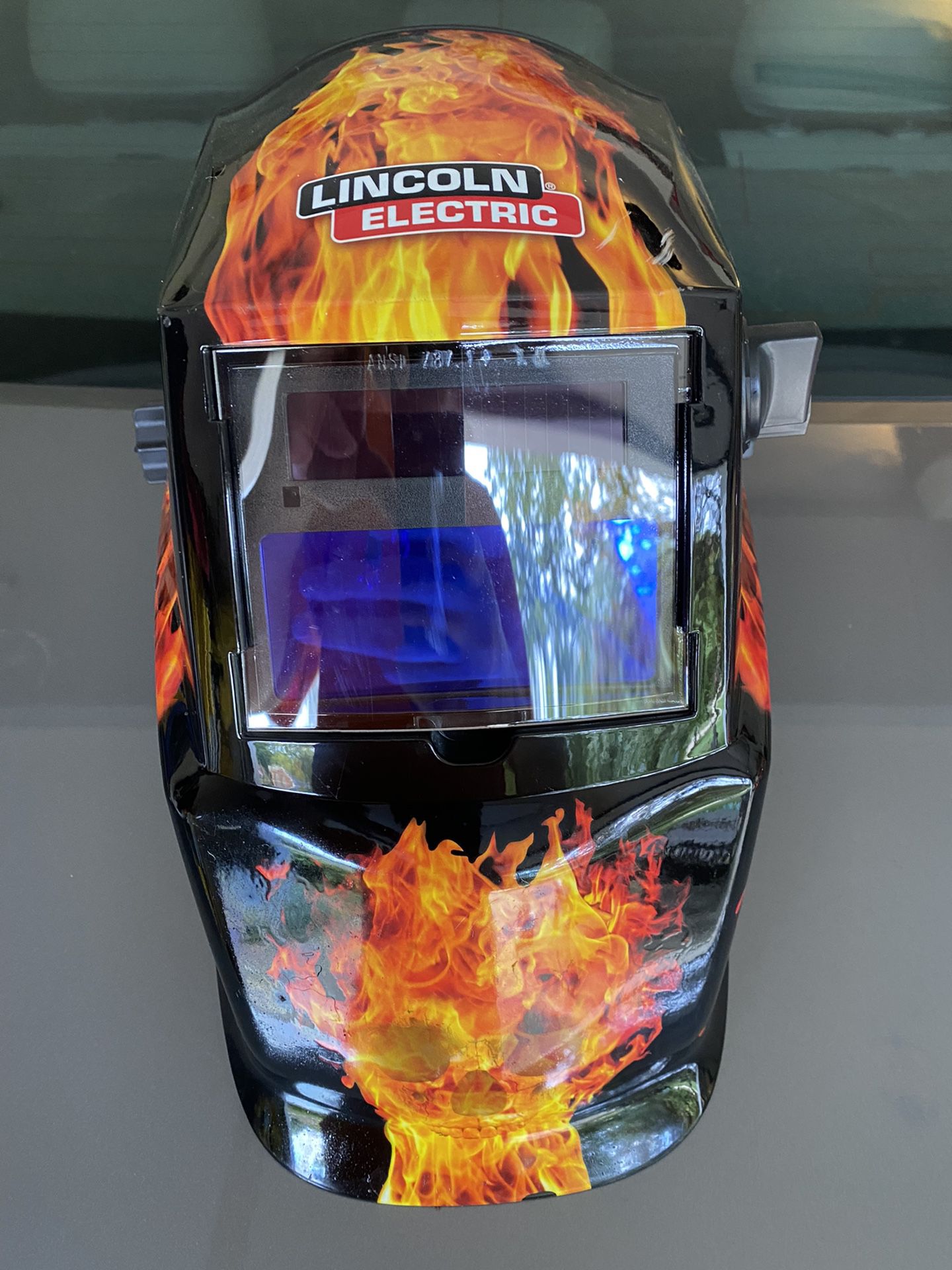 Lincoln Electric Auto Shade Welding Helmet