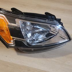 2010-2011 Kia Soul Passenger Side Headlight 