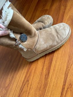UGG Bailey button calf height